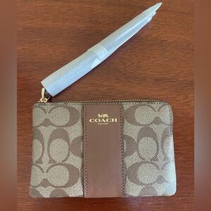 NWT Coach Corner zip Wristlet